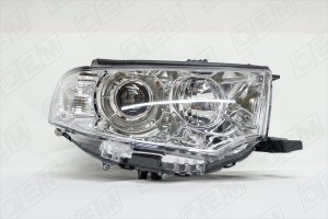 Фара правая Mitsubishi Pajero Sport 2 (2008-2015) ксенон, с корректором OEM0031FR OEMPARTS