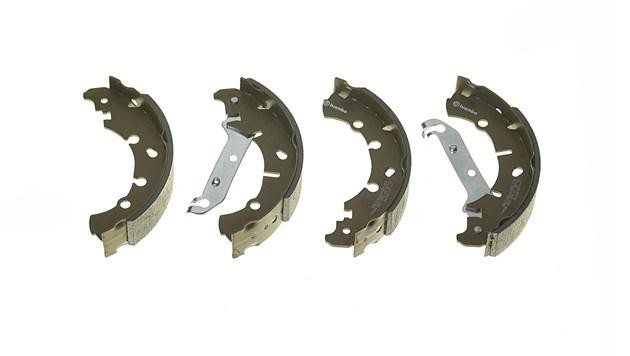 S24532 колодки барабанные з.!\ Ford Fiesta 1.3i-1.4TDCi 01> S 24 532 BREMBO