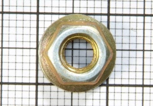 Гайка М5 (с буртиком) (облицовки радиатора)  10шт 000010038318018 BELZAN