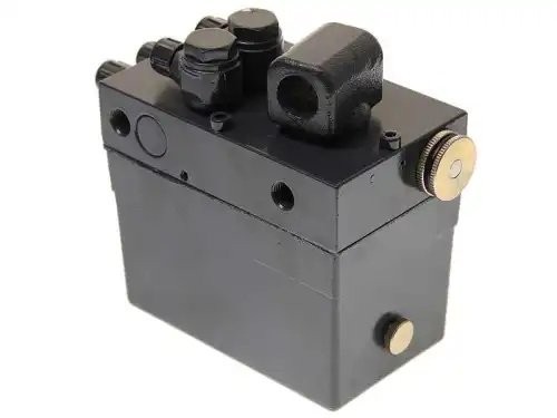 Насос механизма опрокидывания кабины КАМАЗ и подъема колеса запасного (с пневмо) 50011006 MEGA POWER