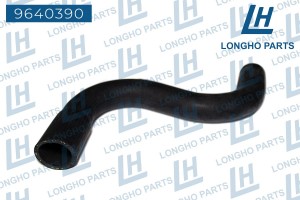 Патрубок CHEVROLET Aveo (12-) (1.6) радиатора МКПП верхний LONGHO 9640390 LONGHO PARTS