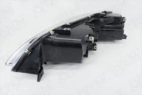 Фара правая Mazda 6 1 GG (2002-2007) светлая OEM0205FR OEMPARTS