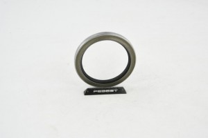 Сальник ступичный передний TOYOTA HIACE 89-06 95GDW-66850810X 95GDW-66850810X FEBEST