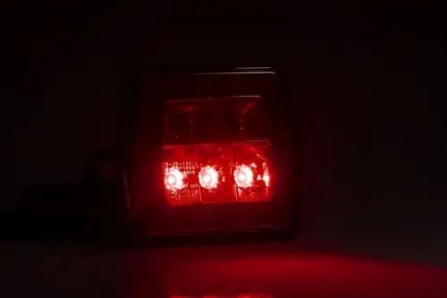 фонарь задний! LED 3-функциональный, 99,5х93 с проводом 1м\ Universal FT121LED FRISTOM