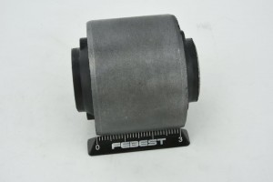 Сайлентблок задн амортизатора верхний NISSAN TERRANO III/PATHFINDER R50 NAB-R50R NABR50R FEBEST