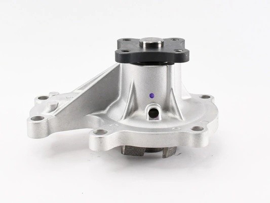 помпа!\ Nissan Bluebird 2.4i 16V PU13 93> GWN50A GMB