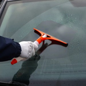 Скребок для сгона воды 25см с распылителем бело-оранжевый AIRLINE ABMN008 AIRLINE