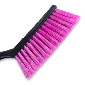 Щетка со скребком 48см черно-фиолетовая AVS A78467S AVS