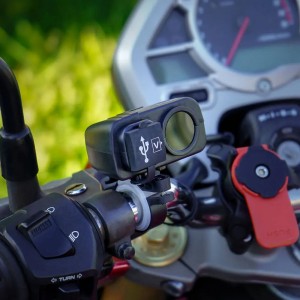 Розетка для мотоциклов "AIRLINE" (USB, с вольтметром и термометром (5В, 2.1А+2.1 AEBJ209 AIRLINE