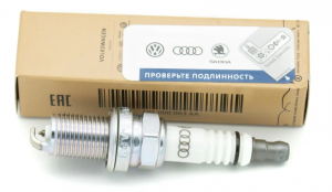 Свеча зажигания VW Golf 4,Passat B5 AUDI A4,A6 SKODA Octavia (1.8 T) LongLife OE 101 000 063 AA VAG