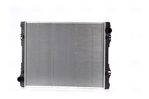 Радиатор охлаждения 860x689x40 Scania P/R ser. 04> без мет.рамки 672590 NISSENS