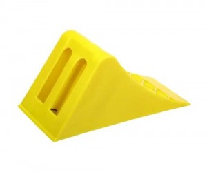 Упор противооткатный пластиковый 360х160х180мм с металлической вставкой желтый А AB252 AVTOSTOP