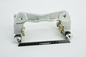 Скоба суппорта передн левая TOYOTA COROLLA E12 0177C-ZZE120FL 0177C-ZZE120FL FEBEST