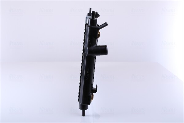 радиатор системы охлаждения! АКПП\ Opel Corsa 1.4 16V 93-00 632921 NISSENS