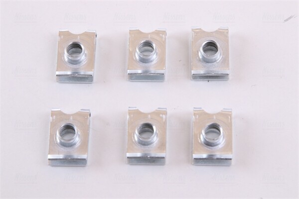 радиатор системы охлаждения! МКПП\ Opel Astra H 1.6 04> 63028A NISSENS