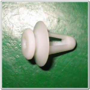 Пистон молдинга бокового 79567-06000 7956706000 SSANG YONG