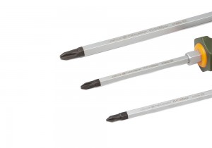 Отвертка крестовая силовая PH2 100мм (3-х компонентная рукоятка) /ДЕЛО ТЕХНИКИ/ 742024 DELO TEHNICI