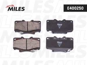 Колодки тормозные передние (без датчика) (Смесь Low-Metallic) (TOYOTA LAND CRUIS E400250 MILES