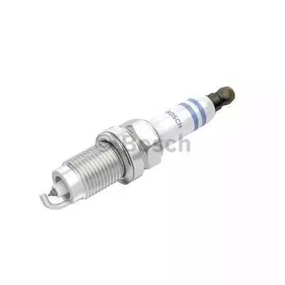 VW GOLF V (2004>) 0 242 235 775 BOSCH