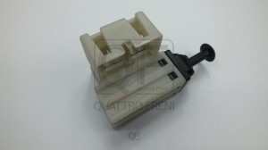 QF07F00021 ДАТЧИК ВКЛЮЧЕНИЯ СТОП СИГНАЛА QF07F00021 QUATTRO FRENI