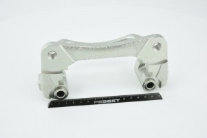 Скоба суппорта задняя TOYOTA LAND CRUISER 100 HDJ101/UZJ100 1998-2007 0177C-HDJ1 0177C-HDJ101R FEBEST