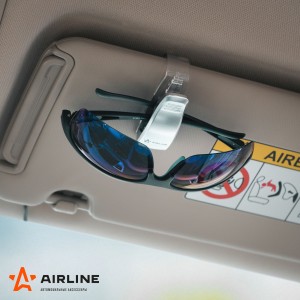 Держатель очков на солнцезащитный козырек серебристый AIRLINE AH-GH-01 AIRLINE