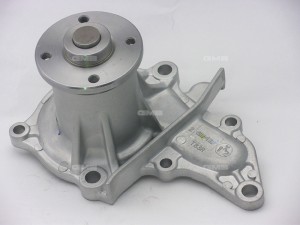 Насос водяной TOYOTA Carina E (92-96),Corolla (92-02) (1.6 4AFE) GMB GWT-83A GMB
