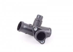 фланец системы охлаждения с уплотнительным кольцом!\ Audi A4 05-08 06D 121 132 C VAG