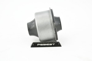 Сайлентблок TOYOTA Crown (99-04) LEXUS GS300 (97-05) рычага переднего нижнего за TAB-177 FEBEST