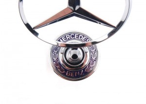 MERCEDES BENZ W124/W202/W210 С НАДПИСЬЮ ПО ОКРУЖНОСТИ "MERCEDES BENZ" A 210 880 01 86 MERCEDES BENZ