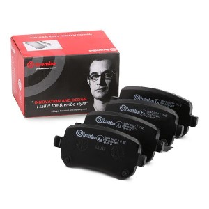 P11021 1095 02 [68029887AA] !колодки дисковые задн.\ Chrysler Gr. Voyager 3.3/3. P11021 BREMBO