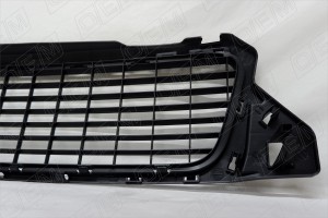 Решетка в бампер нижняя Renault Duster 1 2011-2015 OEM3667 OEMPARTS