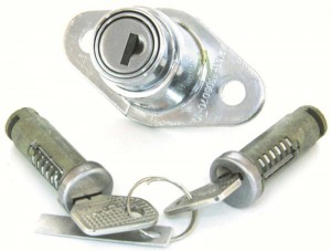 Личинки с замком багажника ВАЗ-2106 в сборе комплект ДААЗ 21060610004520 DAAZ