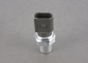 датчик давления кондиционера!\ Audi A3, VW Bora/Golf IV/Polo/Passat 95> 3R0 959 126 VAG