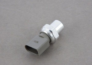 датчик давления кондиционера!\ Audi A3, VW Bora/Golf IV/Polo/Passat 95> 3R0 959 126 VAG