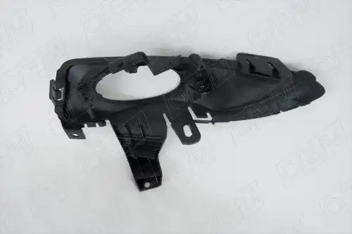 Окантовка противотуманной фары правая Mazda 3 1 BK седан, 2003-2006 OEM1425R OEMPARTS