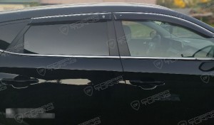 Дефлектор двери HYUNDAI Tucson (15-) хромированный молдинг COBRA TUNING H24715CR COBRA TUNING