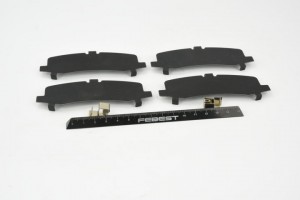 Пластина TOYOTA Land Cruizer (99-09) колодок тормозных задних противоскрипная ко 0103-GRJ150R FEBEST