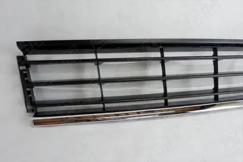 Решетка в бампер нижняя Volkswagen Passat B7 (2010-2015) один хром молдинг OEM3712 OEMPARTS