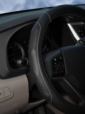 Оплетка на руль, искусст. кожа, рельефная, черная, бел. прошивка, 38 см/М (AWS-L AWS-LI-18M AIRLINE