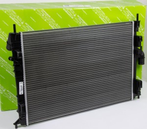 Радиатор охлаждения двигателя 700801AVT AVTOPRIBOR
