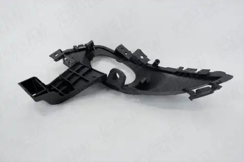 Окантовка противотуманной фары правая Mazda 3 1 BK седан, 2003-2006 OEM1425R OEMPARTS