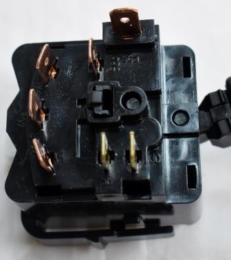 Переключатель подрулевой ВАЗ-2170 указателей поворота Н/О CARTRONIC CRTR0115392 CARTRONIC