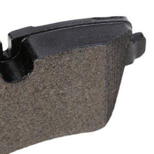 колодки дисковые !перед. 131x62x20 \ MB W203/S203/CL203/C209 1.6-2.0/2.0CDi/2.2C 23144.195.1 ZIMMERMANN
