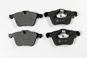 Колодки тормозные FORD Galaxy (08-) VOLVO S60 (10-),S80 (06-11),V70 (07-) передн JBP0608 JUST DRIVE