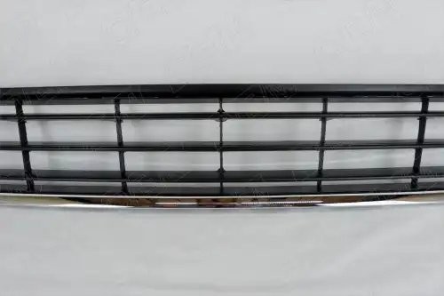 Решетка в бампер нижняя Volkswagen Passat B7 (2010-2015) один хром молдинг OEM3712 OEMPARTS