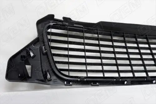 Решетка в бампер нижняя Renault Duster 1 2011-2015 OEM3667 OEMPARTS