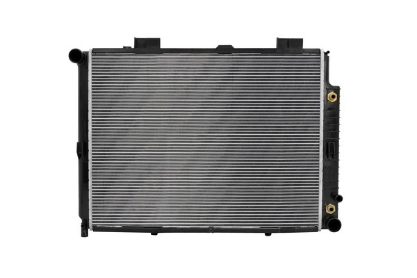 Радиатор MERCEDES E (W210) охлаждения двигателя SAKURA 33111003 SAKURA