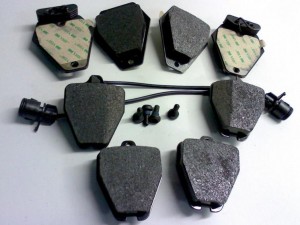 Колодки тормозные AUDI A6 (94-97) передние (4шт.) OE 4D0 698 151 AD VAG