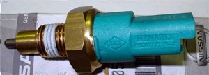 ВЫКЛЮЧАТЕЛЬ ФОНАРЕЙ ЗАДНЕГО ХОДА 8200177718 8200177718 RENAULT